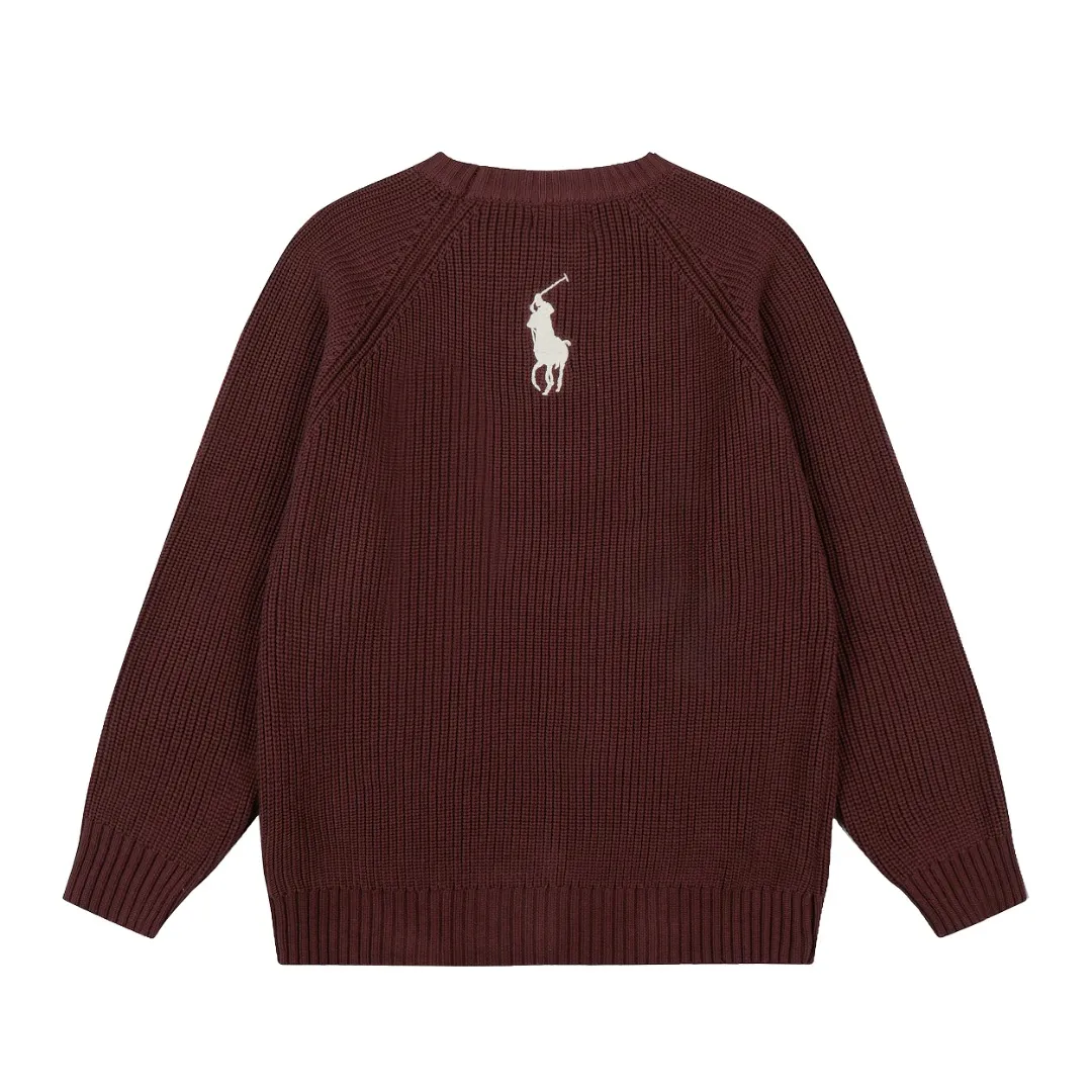P220 Top quality" Style number: DS812# (not off the shelves all year round) [Ralph Lauren round neck piqué knitted sweater with war horse embroidery on the front and back] ✅Ralph Lauren classic basic versatile round neck pullover sweater for men and women ✅Main supply platform live broadcast Wholesale entity Replenish if out of stock Not removed from the shelves ✅ZP quality 1:1 version Scan the code to enter the GF website Counter quality ✅Detailed quality The only one in Guangzhou Imported quality cotton yarn Mainly high-end, cost-effective, good quality needless to say ✅The version is restored to the original order, the maximum size can be worn up to 200 pounds, loose, comfortable and stress-free ✅The upper body is simple and easy to match, ootd must-have style, good-looking clothes are never picky, a must-have item in the wardrobe is recommended. Size: S-XL Color: White, gray, khaki, navy blue, brown, burgundy, black with white label, black with red label